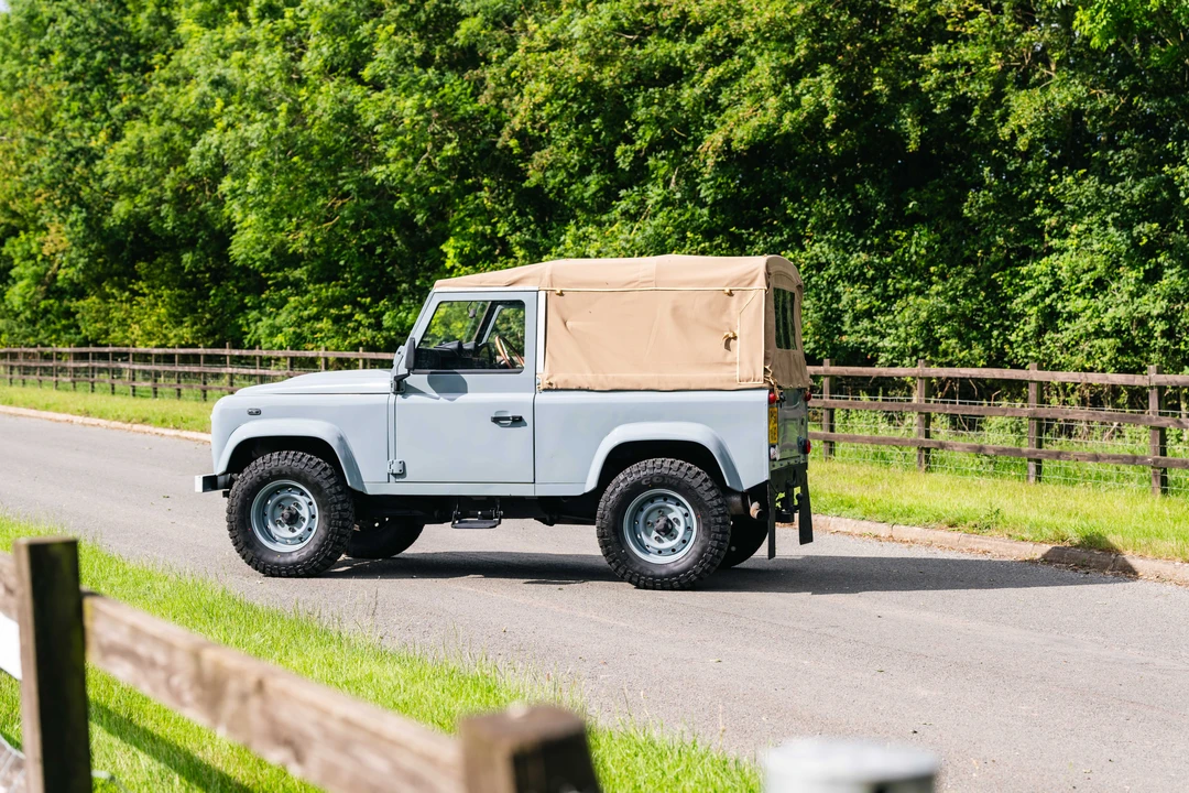 2010 Land Rover Defender 90 - Image 29 of 31