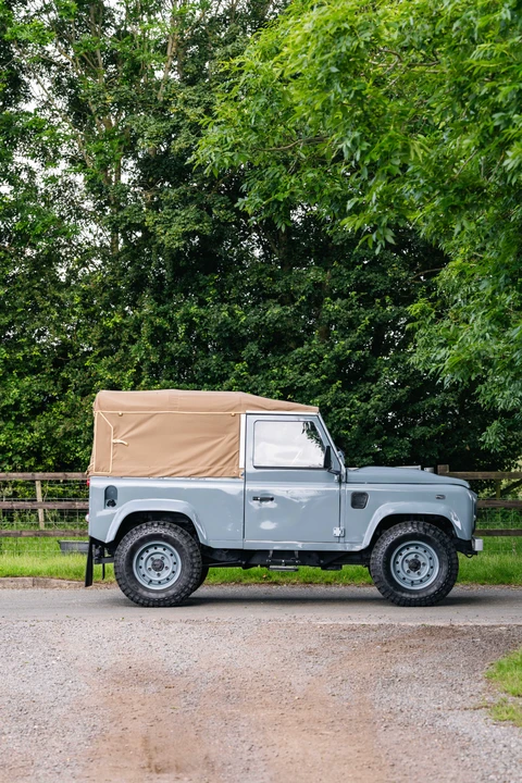 2010 Land Rover Defender 90 - Image 24 of 31