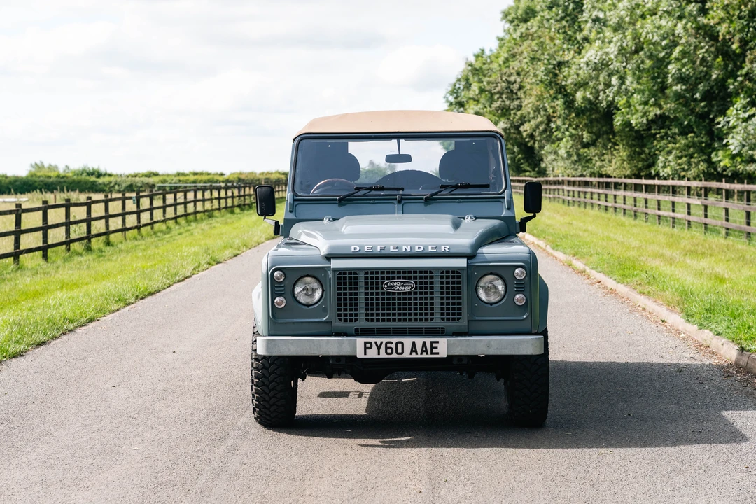 2010 Land Rover Defender 90 - Image 10 of 31