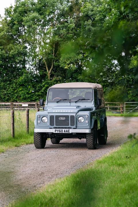 2010 Land Rover Defender 90 - Image 27 of 31