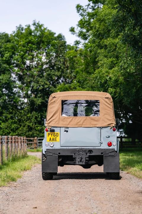2010 Land Rover Defender 90 - Image 22 of 31