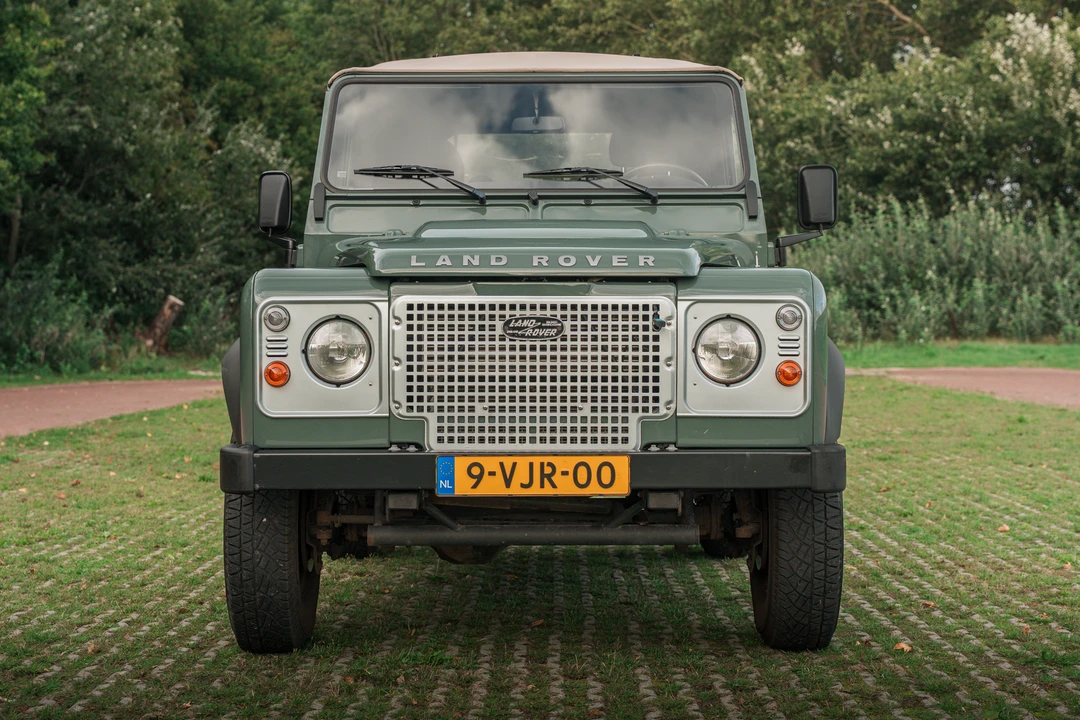 2010 Land Rover Defender 90 - Image 2 of 31