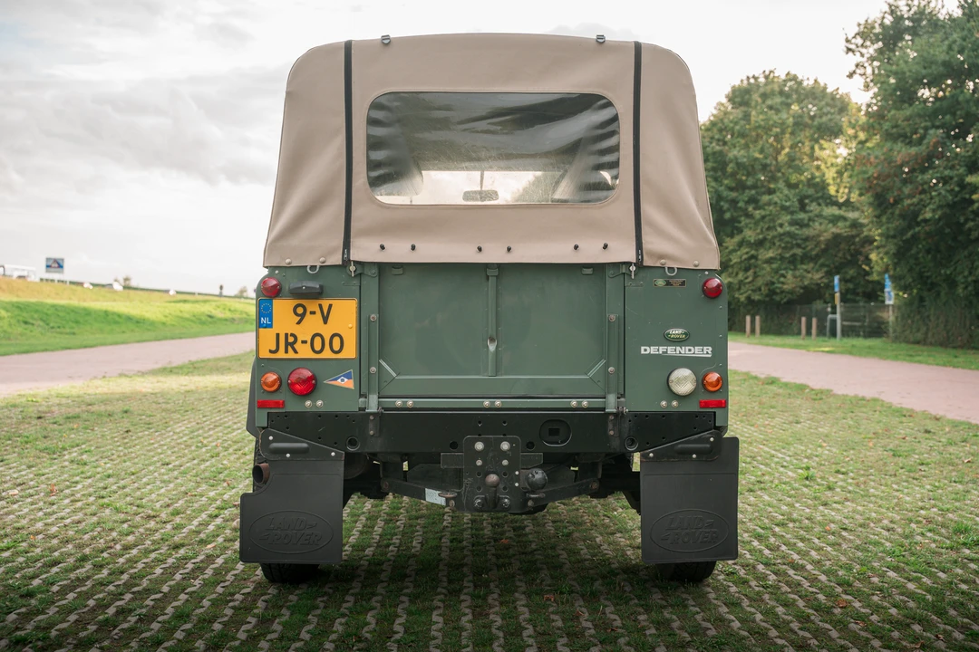 2010 Land Rover Defender 90 - Image 6 of 31