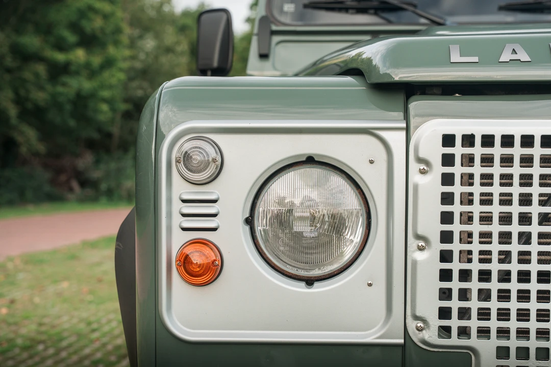 2010 Land Rover Defender 90 - Image 16 of 31