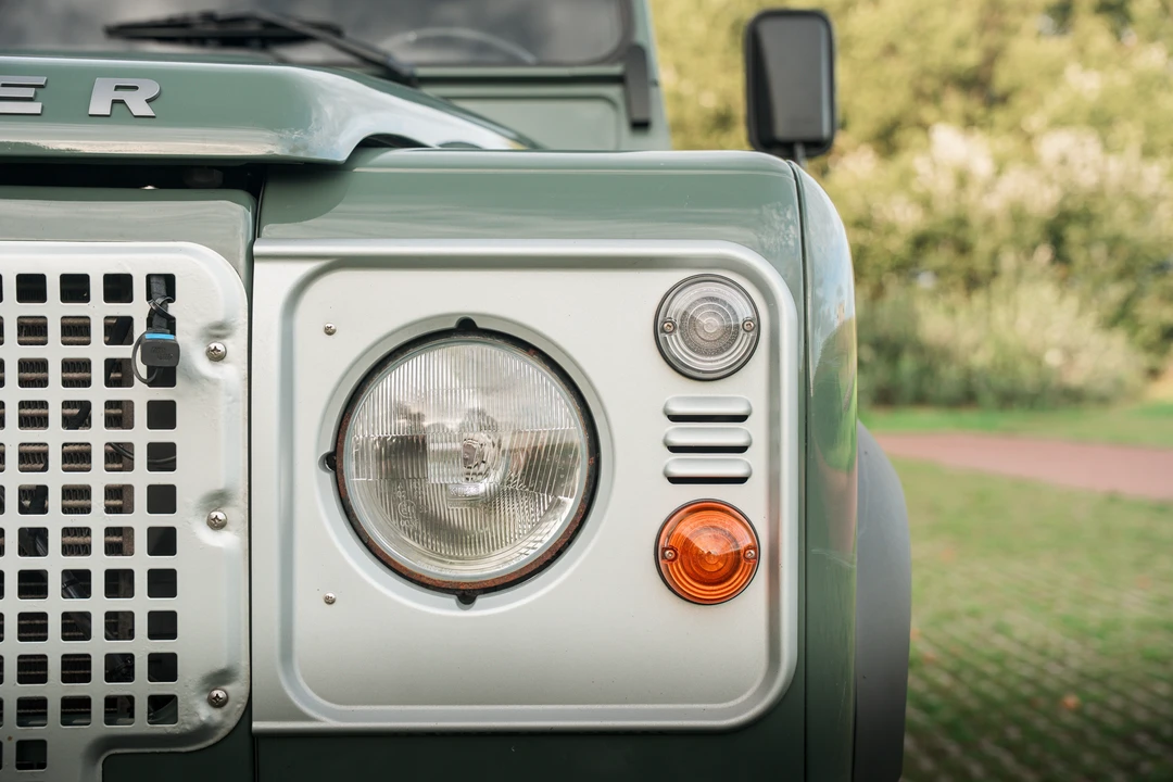 2010 Land Rover Defender 90 - Image 17 of 31