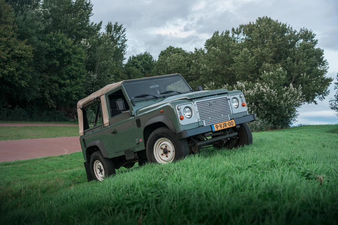 2010 Land Rover Defender 90 - Image 13 of 31
