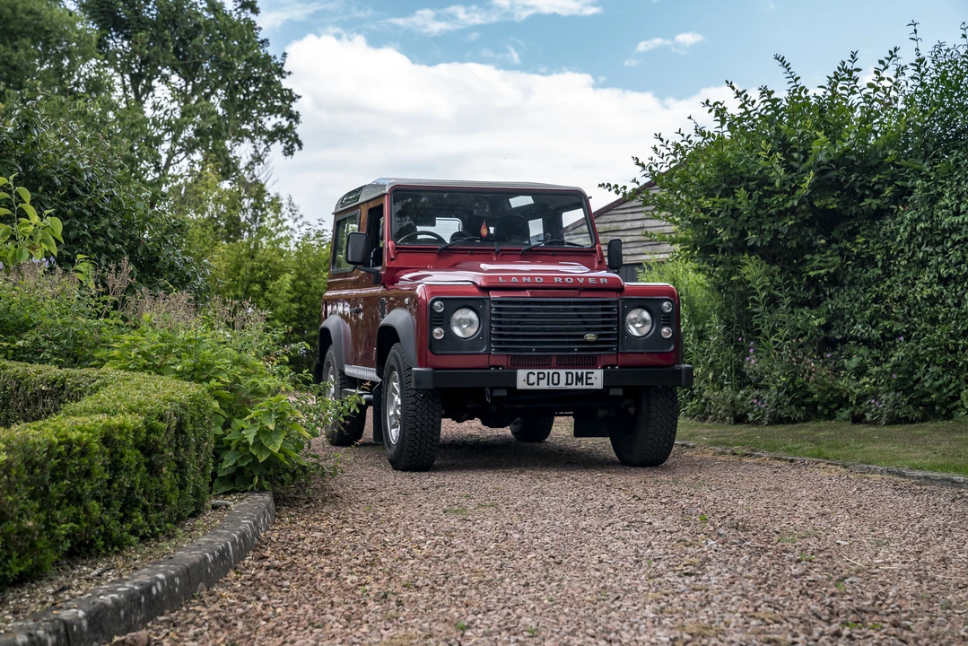 2010 Land Rover Defender 90 - Image 10 of 31