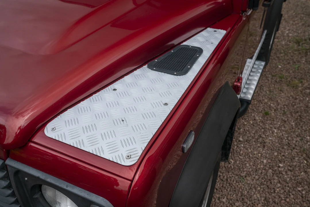 2010 Land Rover Defender 90 - Image 12 of 31