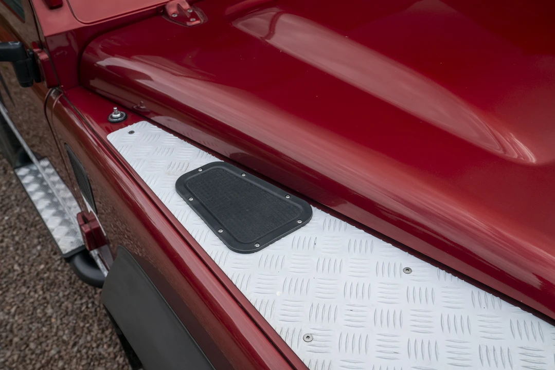 2010 Land Rover Defender 90 - Image 13 of 31