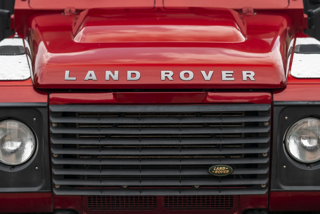 2010 Land Rover Defender 90 - Image 16 of 31