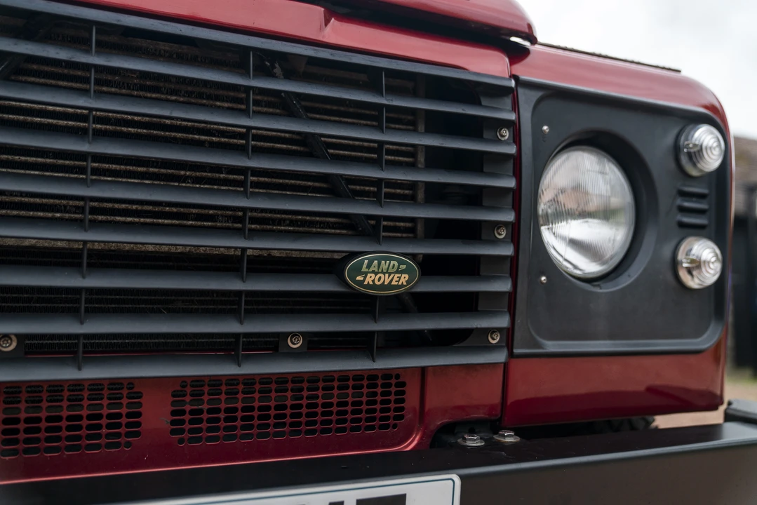 2010 Land Rover Defender 90 - Image 17 of 31