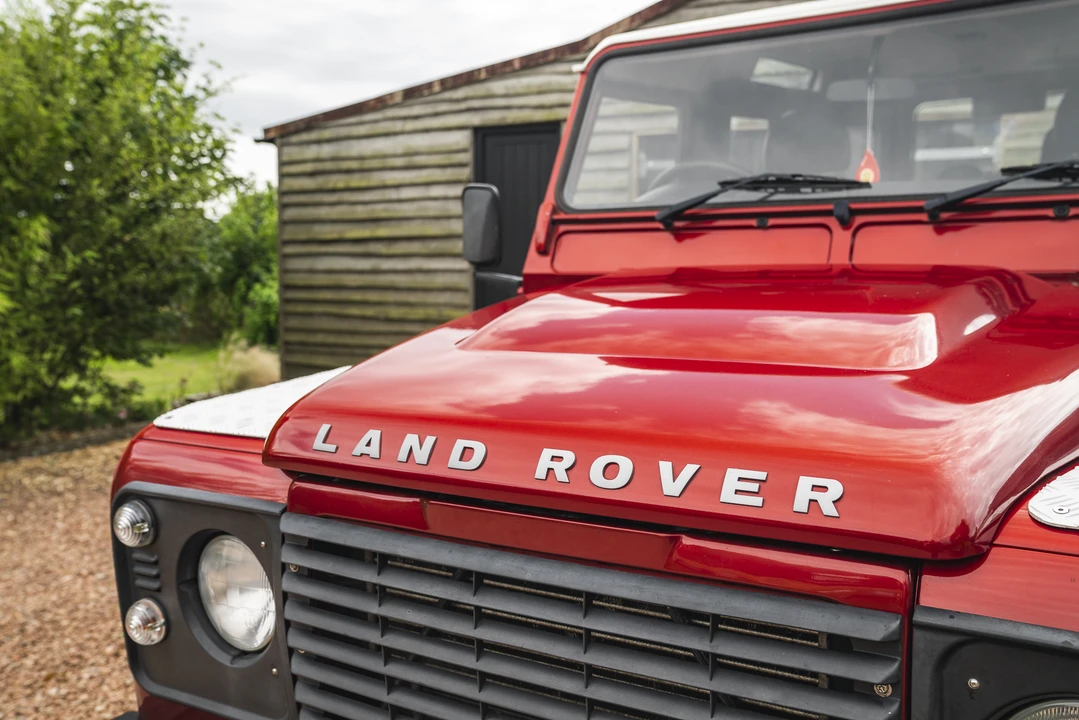 2010 Land Rover Defender 90 - Image 18 of 31