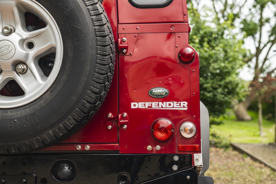 2010 Land Rover Defender 90 - Image 28 of 31