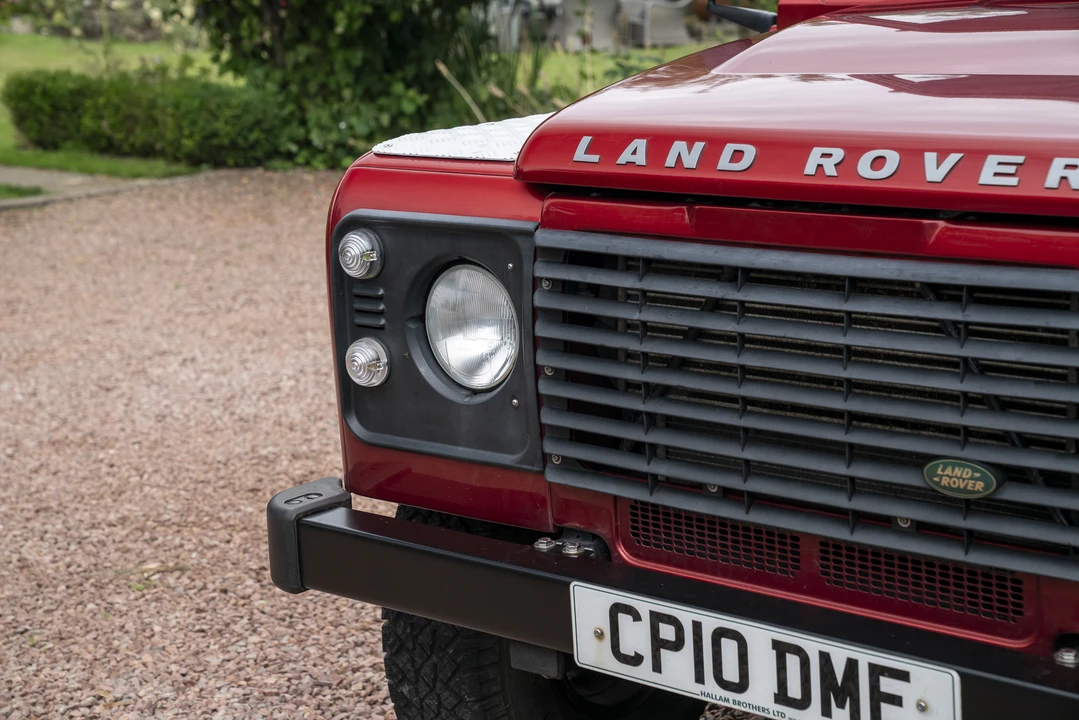 2010 Land Rover Defender 90 - Image 23 of 31