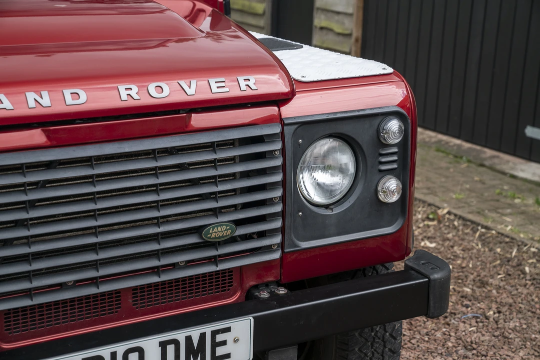 2010 Land Rover Defender 90 - Image 24 of 31