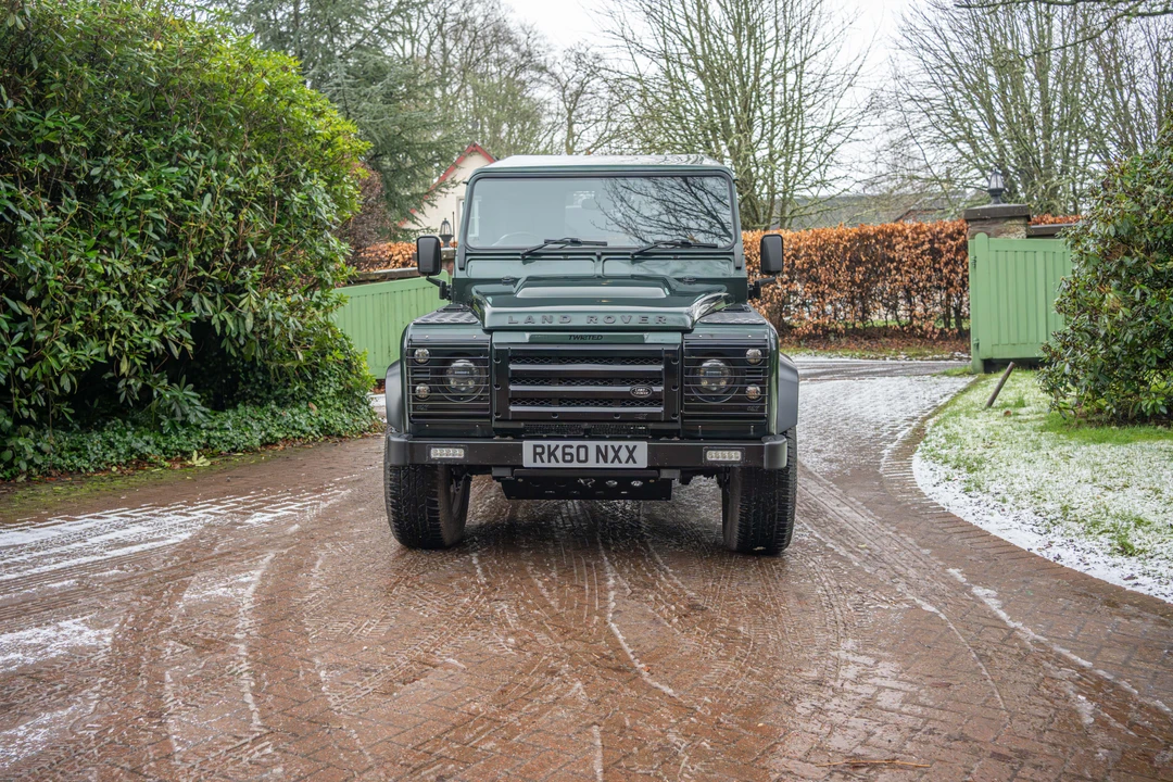 2010 Land Rover Defender 90 - Image 2 of 31