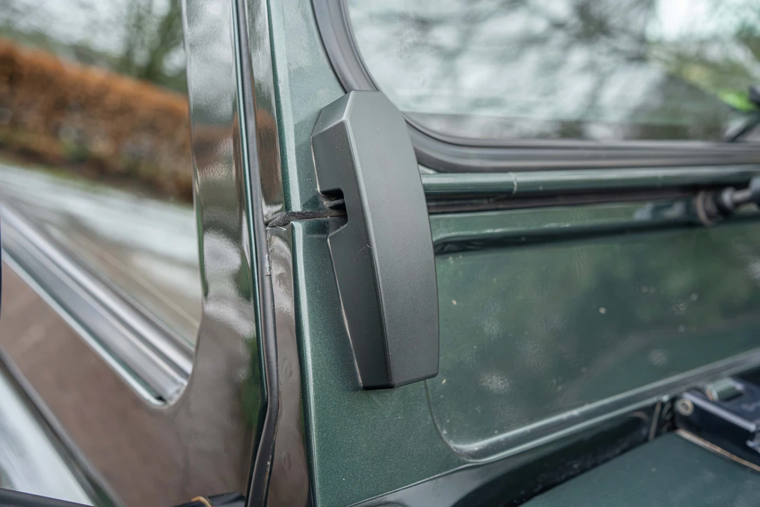 2010 Land Rover Defender 90 - Image 12 of 31