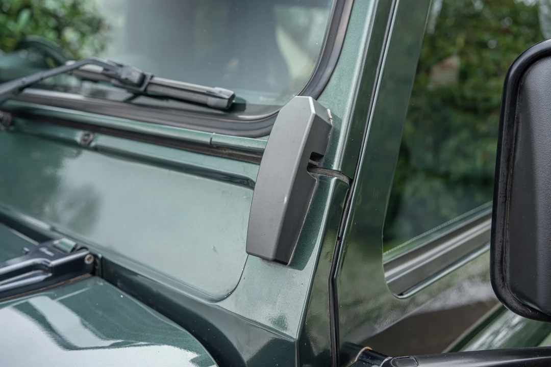 2010 Land Rover Defender 90 - Image 13 of 31