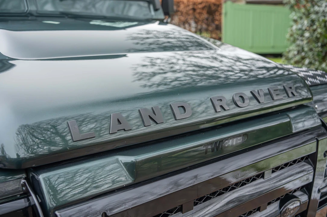 2010 Land Rover Defender 90 - Image 10 of 31