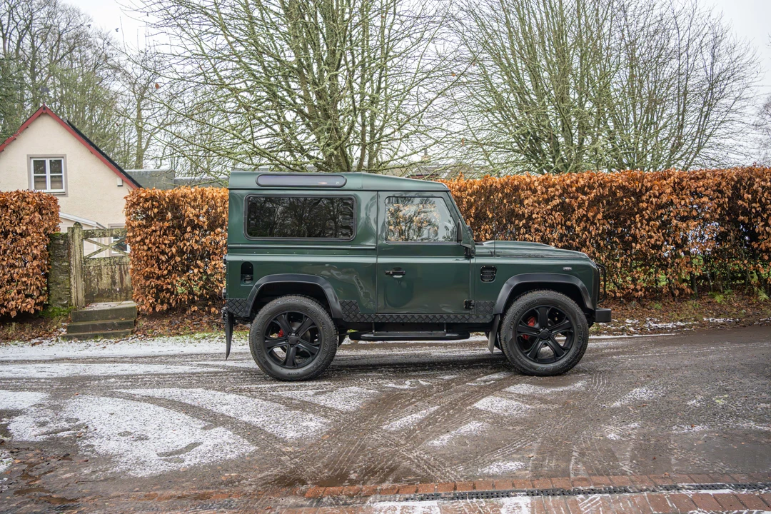 2010 Land Rover Defender 90 - Image 8 of 31