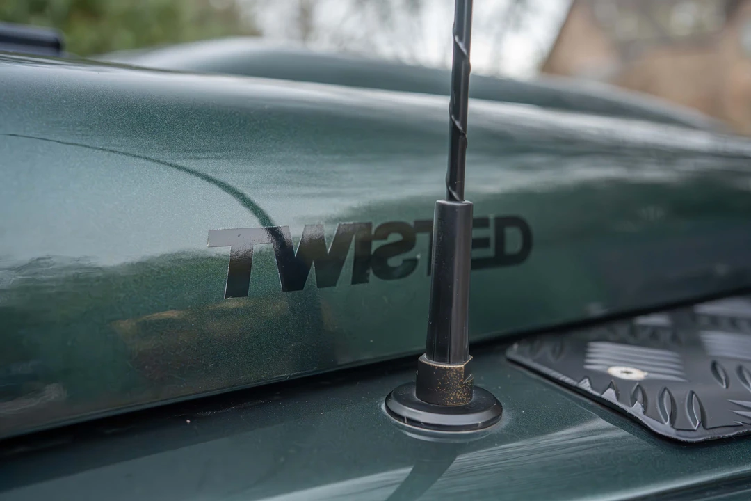 2010 Land Rover Defender 90 - Image 14 of 31