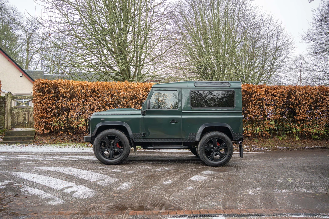 2010 Land Rover Defender 90 - Image 4 of 31