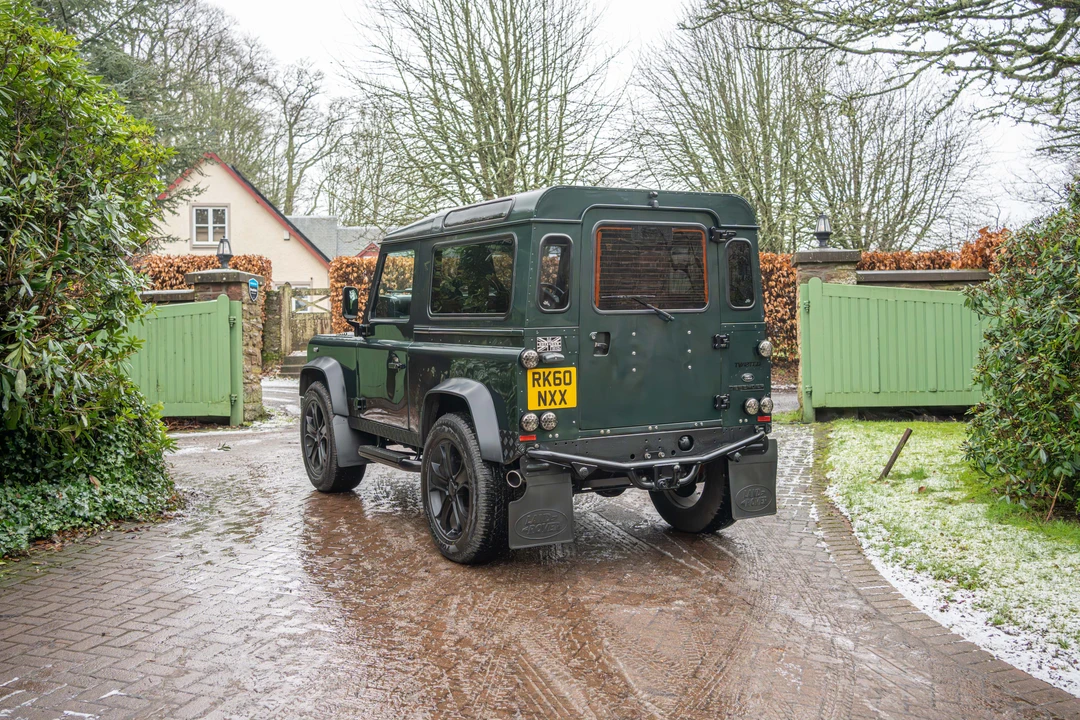 2010 Land Rover Defender 90 - Image 5 of 31