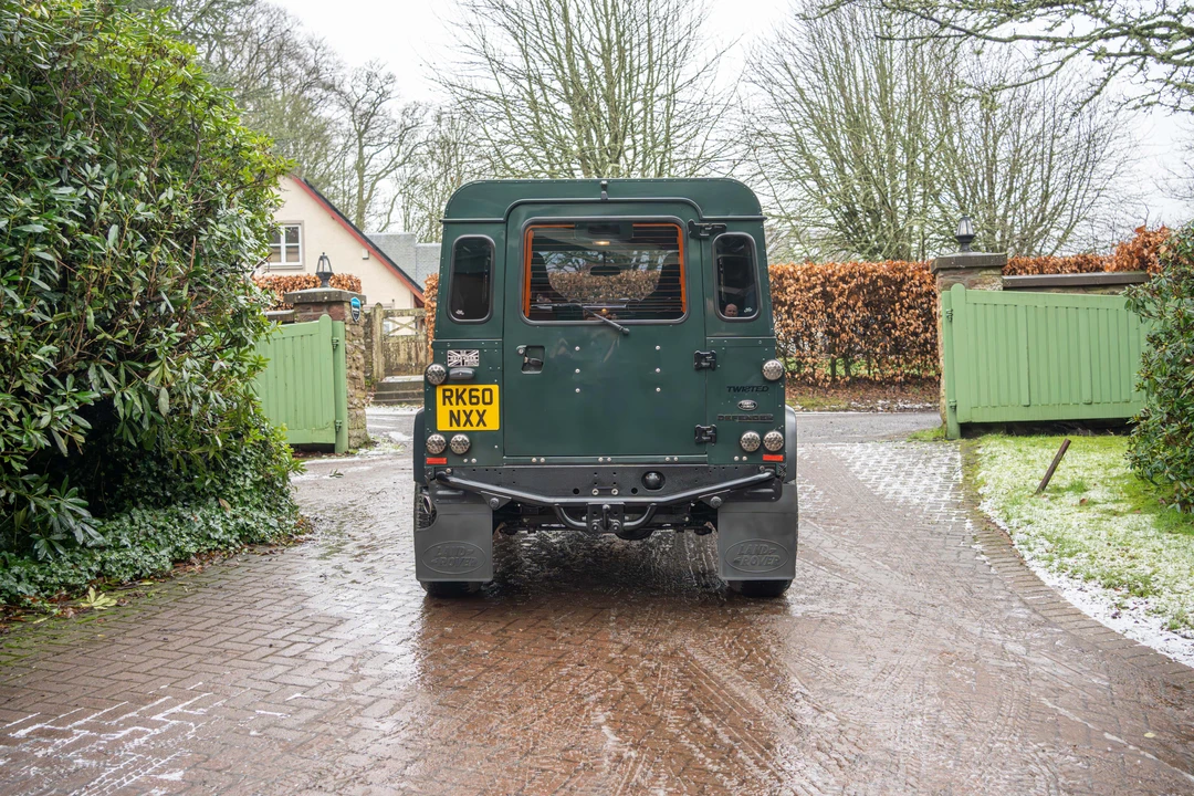 2010 Land Rover Defender 90 - Image 6 of 31