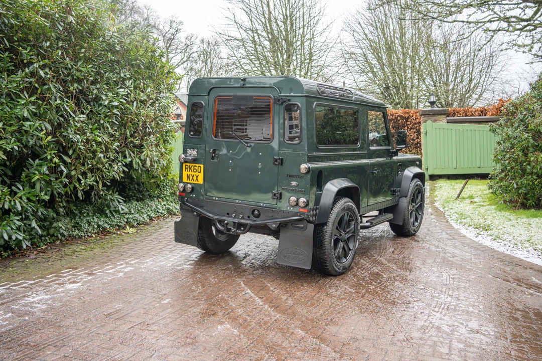 2010 Land Rover Defender 90 - Image 7 of 31