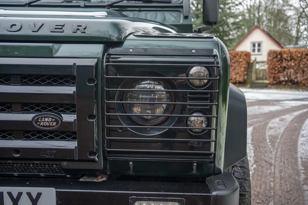 2010 Land Rover Defender 90 - Image 28 of 31