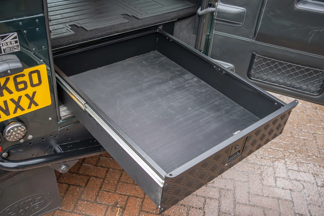 2010 Land Rover Defender 90 - Image 30 of 31