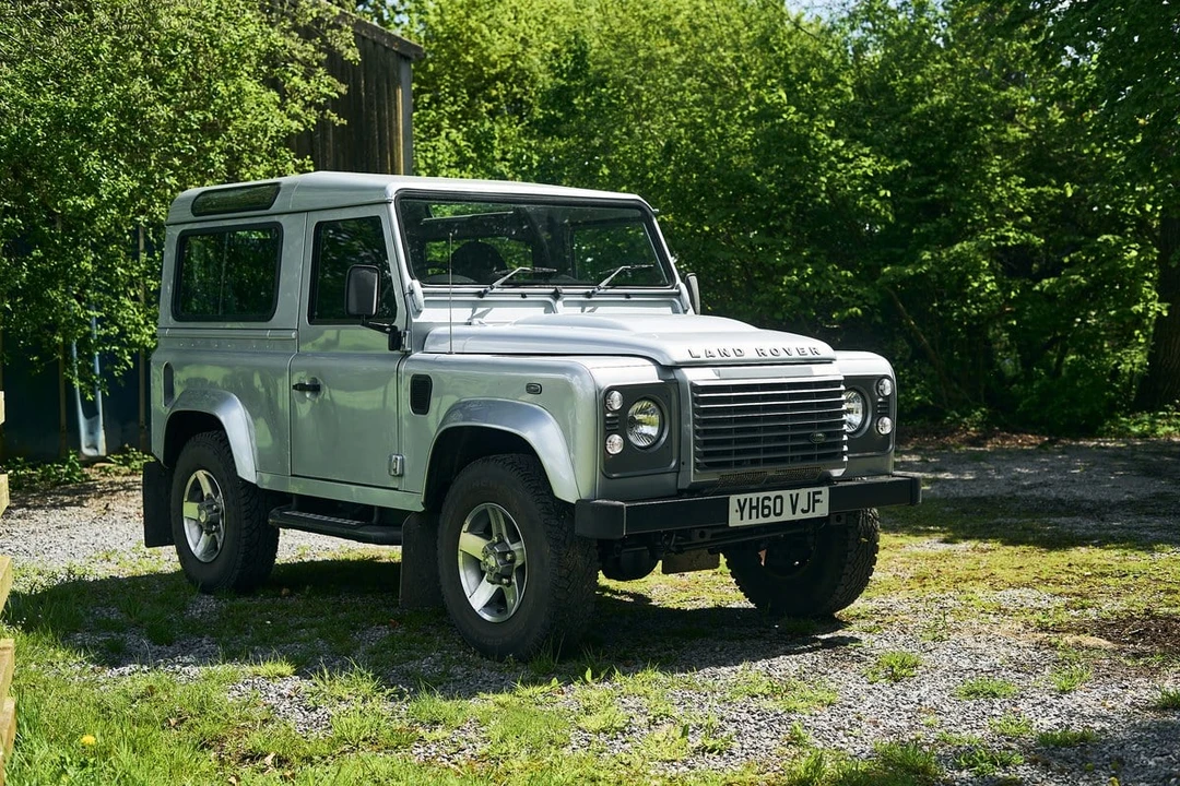 2010 Land Rover Defender 90 - Image 3 of 30