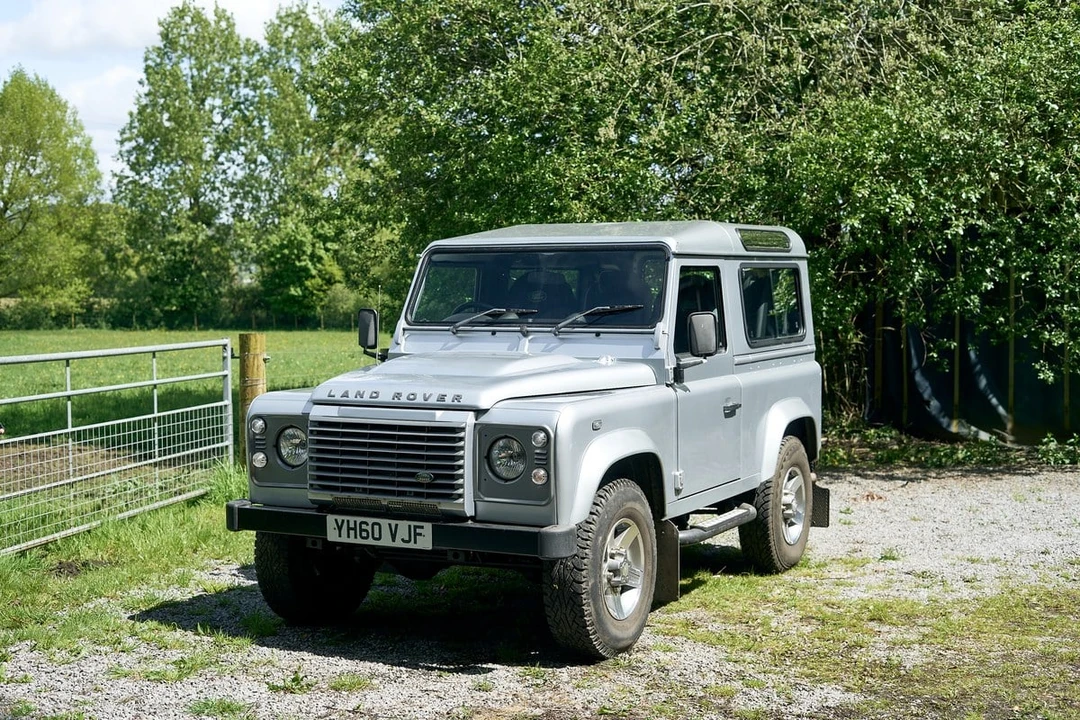 2010 Land Rover Defender 90 - Image 13 of 30