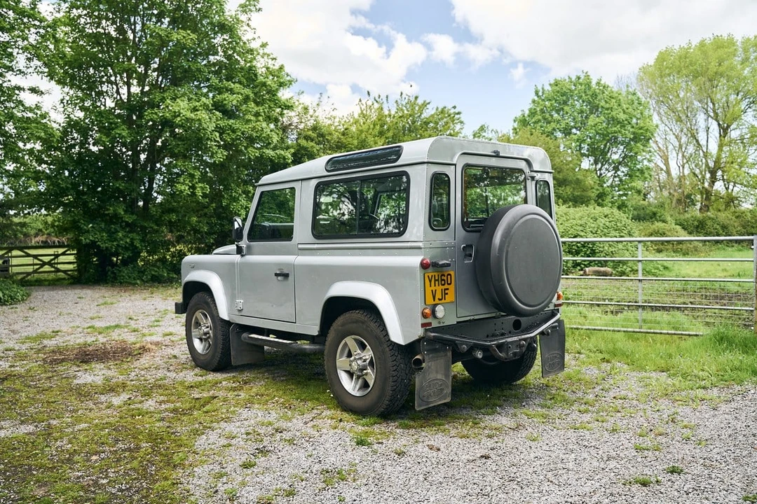 2010 Land Rover Defender 90 - Image 20 of 30
