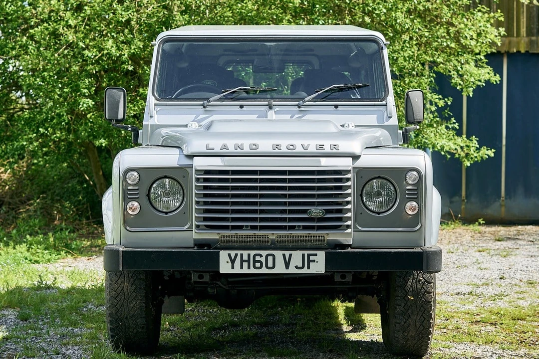 2010 Land Rover Defender 90 - Image 12 of 30