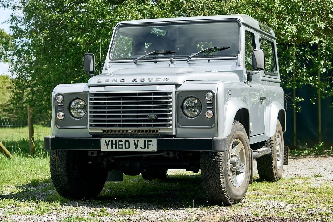 2010 Land Rover Defender 90 - Image 5 of 30