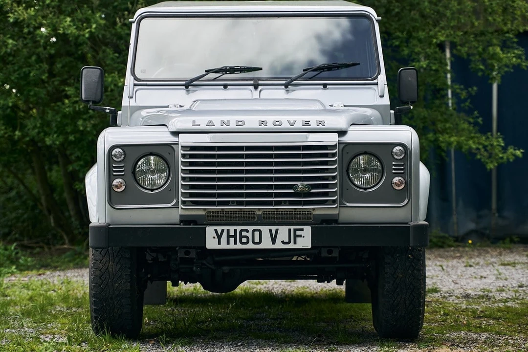2010 Land Rover Defender 90 - Image 25 of 30