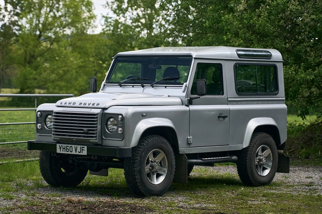 2010 Land Rover Defender 90 - Image 2 of 30