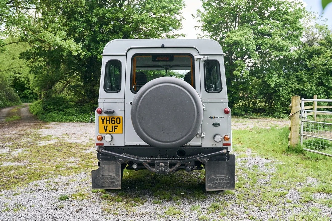 2010 Land Rover Defender 90 - Image 21 of 30
