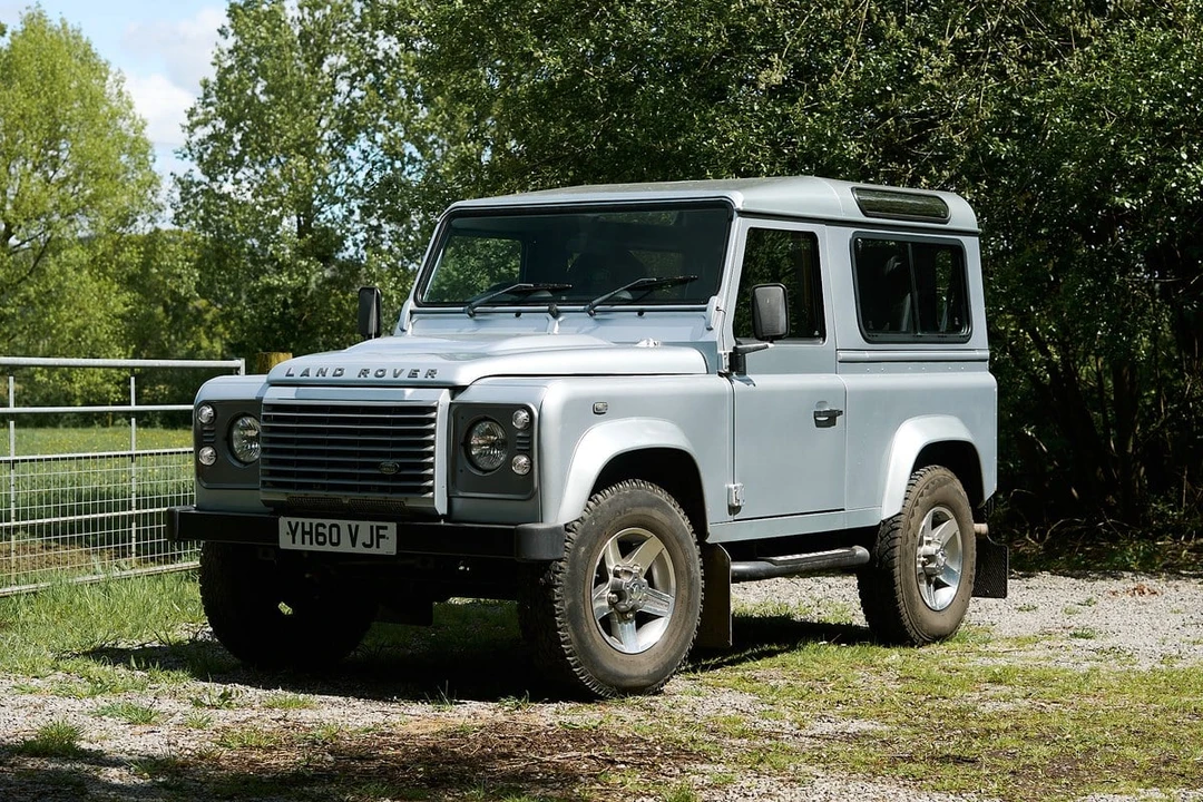 2010 Land Rover Defender 90 - Image 4 of 30