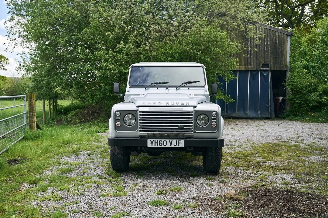 2010 Land Rover Defender 90 - Image 17 of 30
