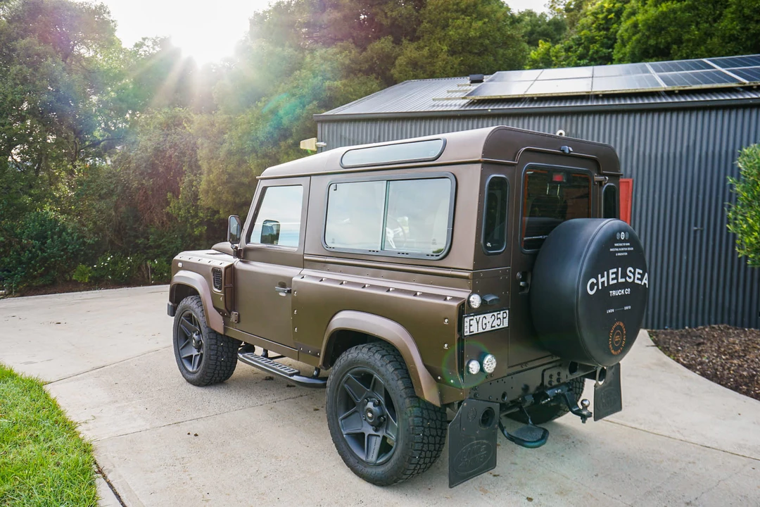 2010 Land Rover Defender 90 - Image 5 of 31