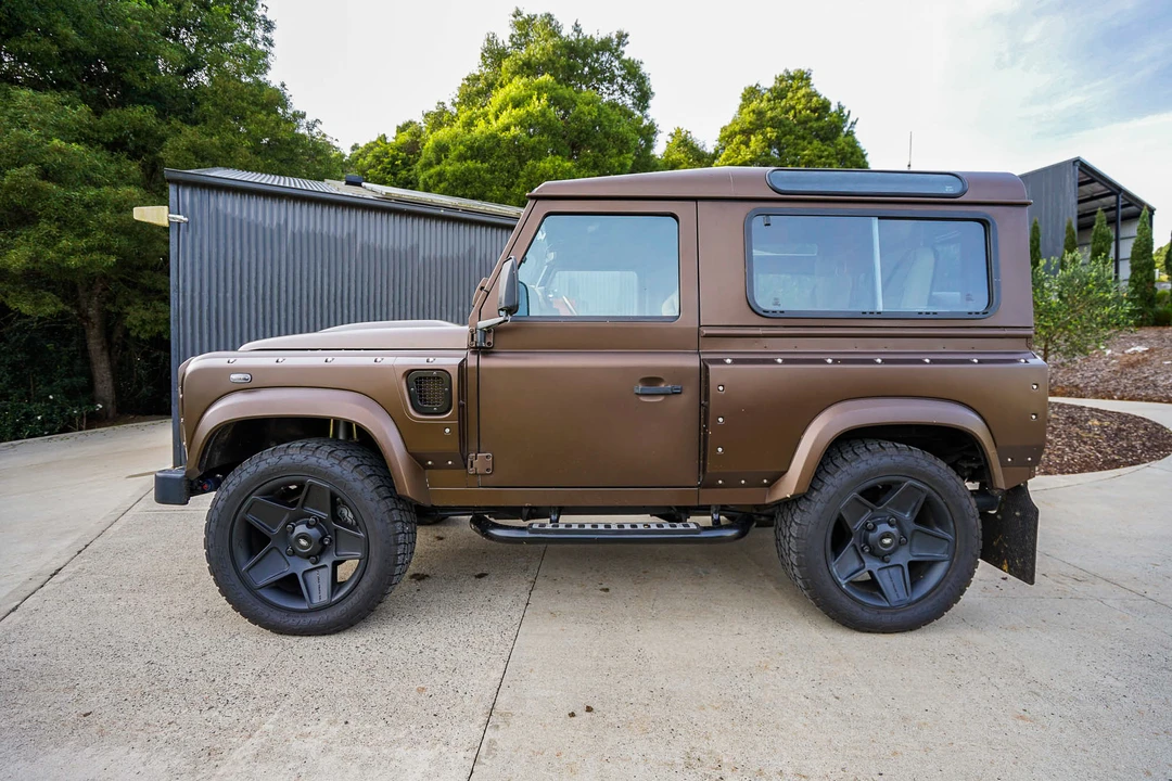 2010 Land Rover Defender 90 - Image 4 of 31