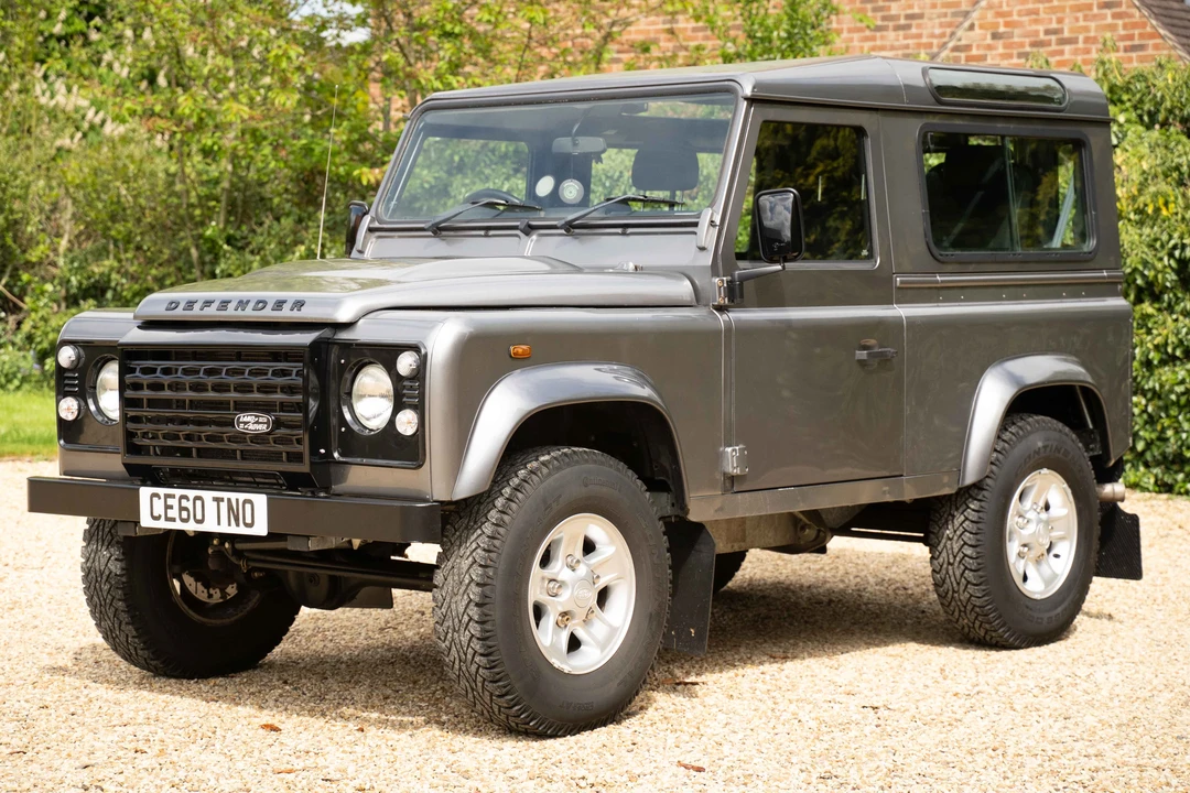 2010 Land Rover Defender 90 - Image 3 of 31