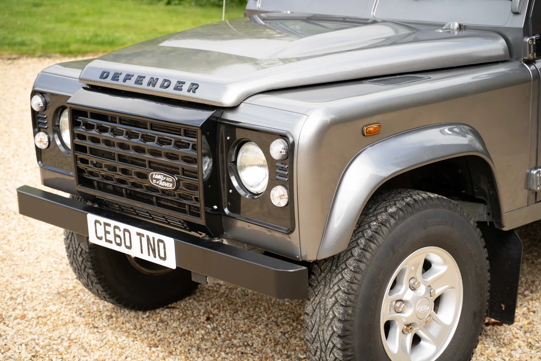 2010 Land Rover Defender 90 - Image 10 of 31