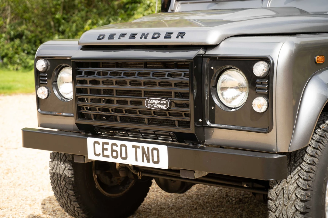 2010 Land Rover Defender 90 - Image 11 of 31