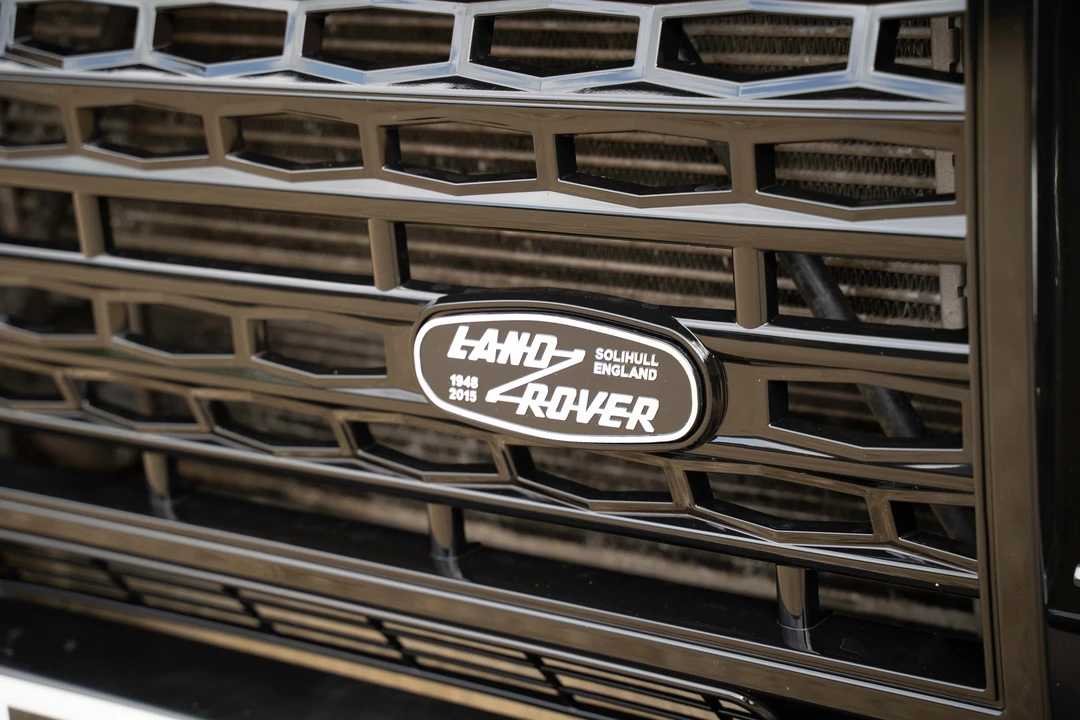 2010 Land Rover Defender 90 - Image 12 of 31