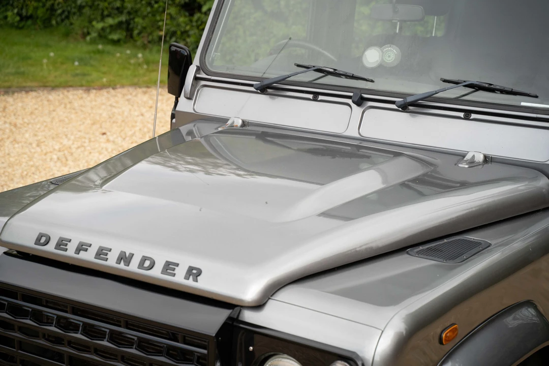 2010 Land Rover Defender 90 - Image 15 of 31