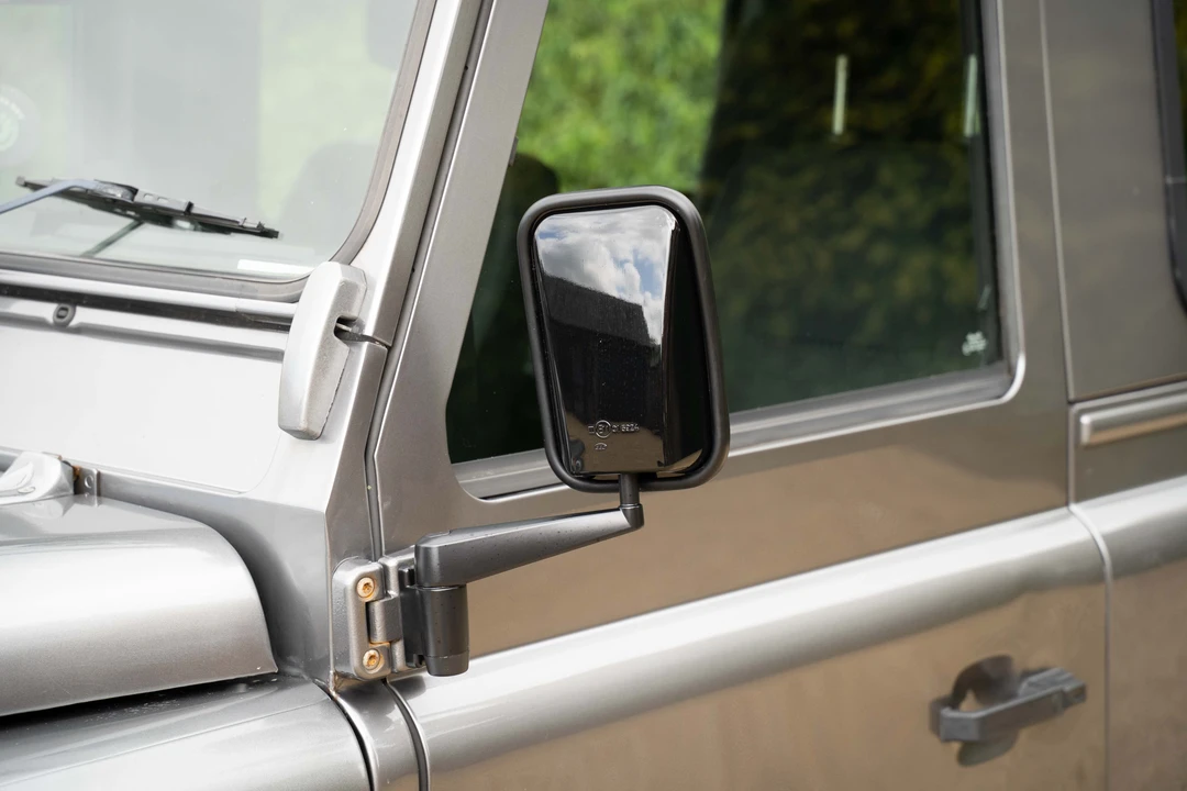 2010 Land Rover Defender 90 - Image 17 of 31
