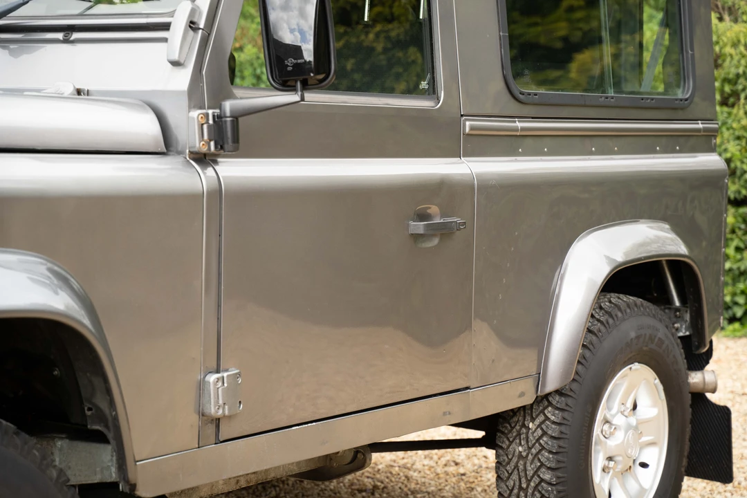 2010 Land Rover Defender 90 - Image 18 of 31